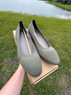 New In Box Allbirds Womens Tree Breezers Flats in Rugged Green Size 9